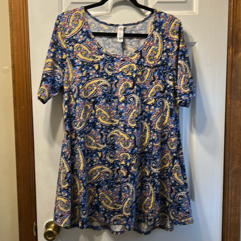 Lularoe Perfect T
Size Large
Excellent condition